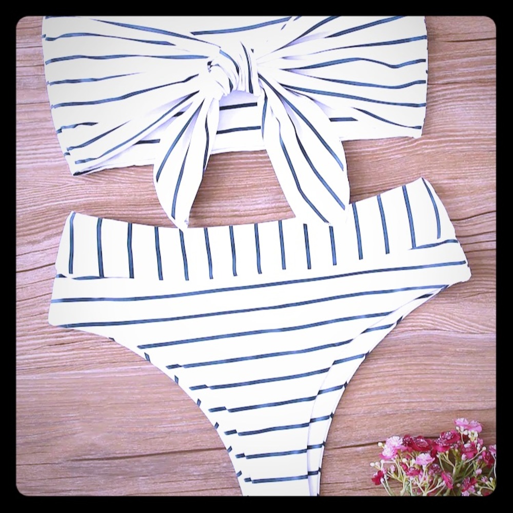 Strapless bikini